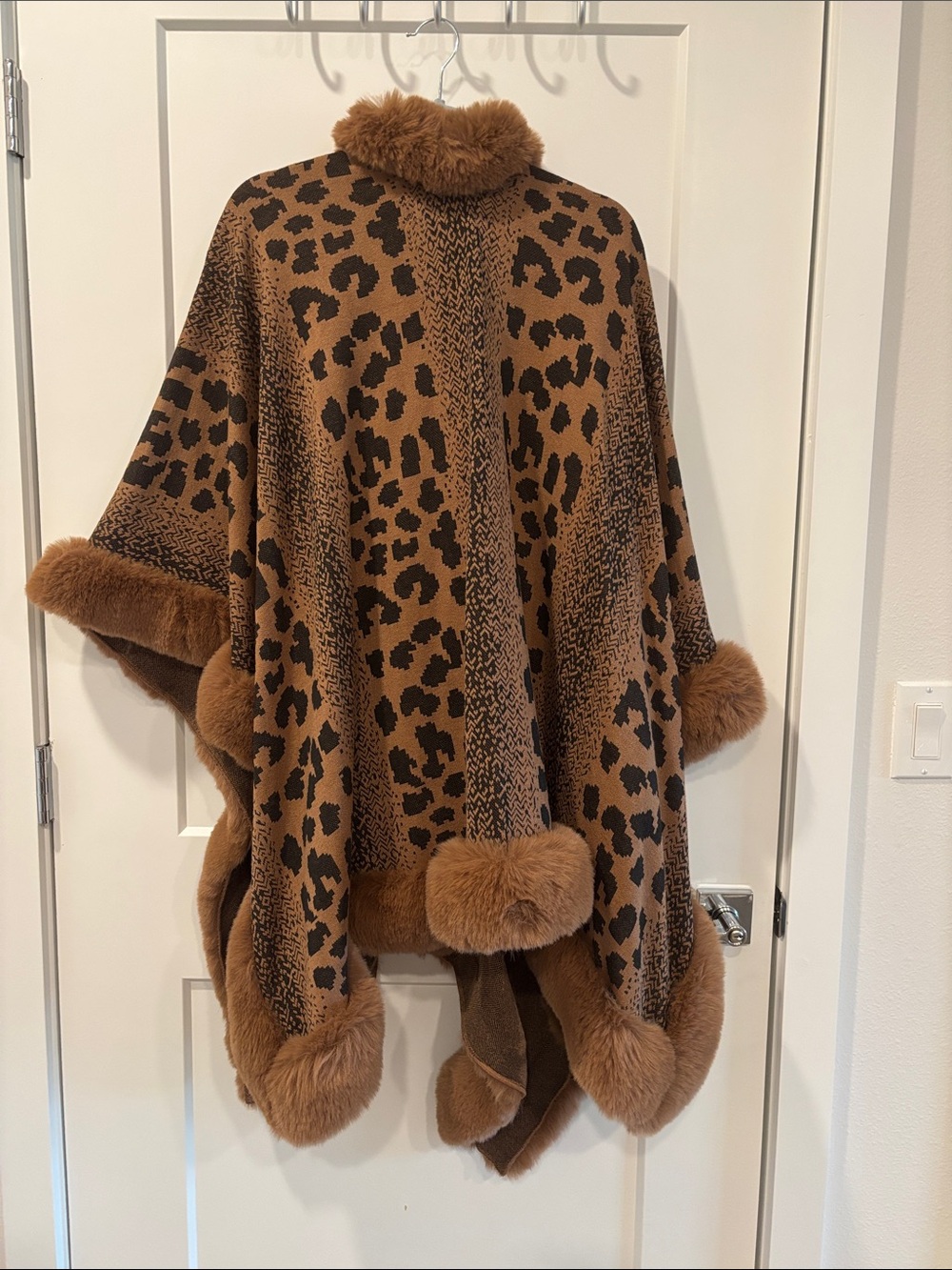 Kathy Ireland Faux Fur Leopard Cape - Picture 2 of 4